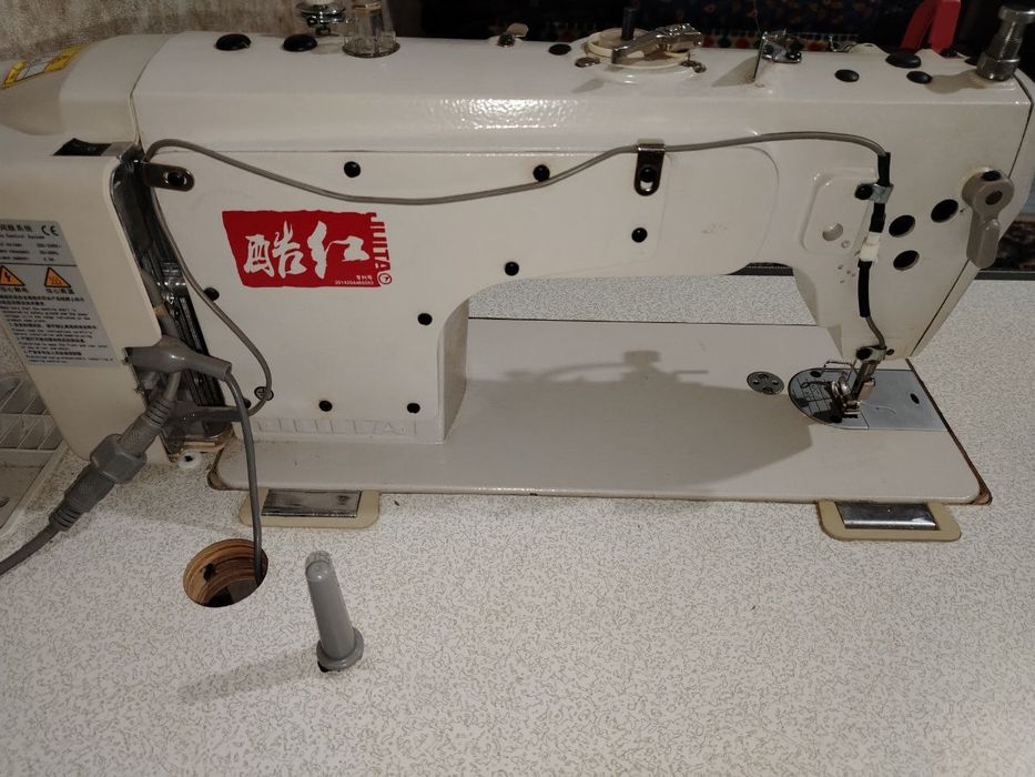 Tikuv mashinasi (JUITA) yangidek, juda kam ishlatilgan.