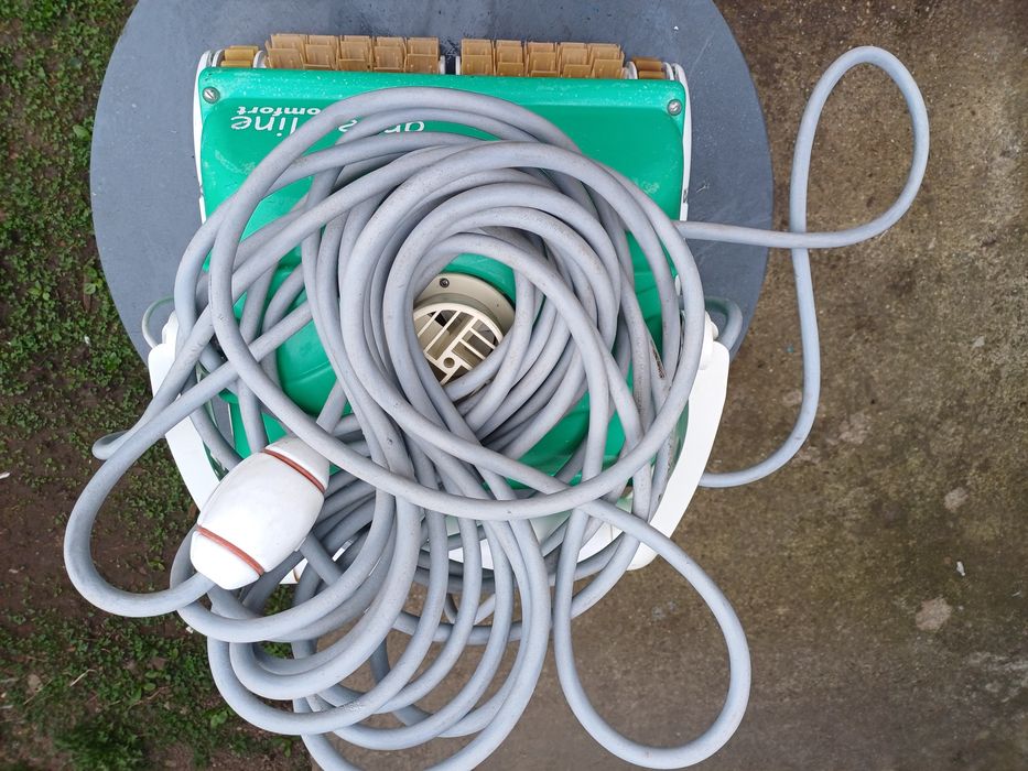 Robot pentru curățat piscine.