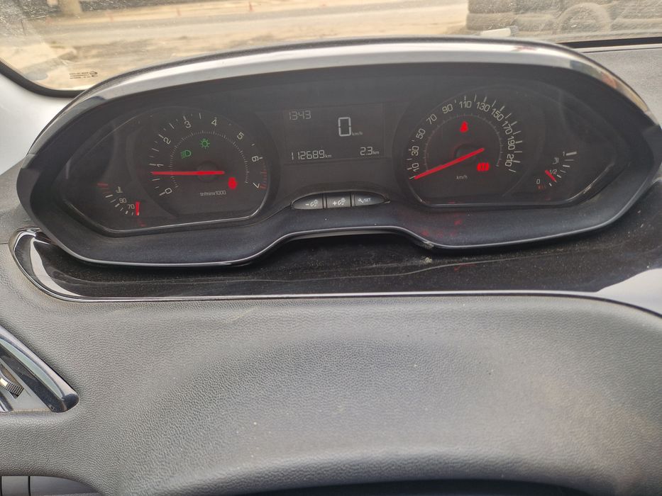Peugeot 208  1.0 2013