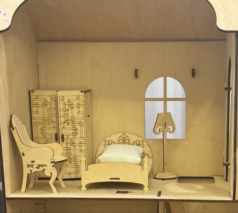 Деревянный домик для кукол