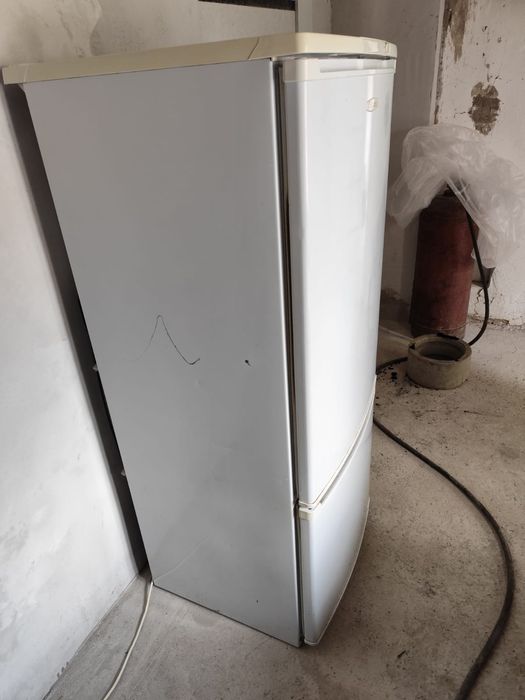 Холрдильник в хорошем сосстоянии