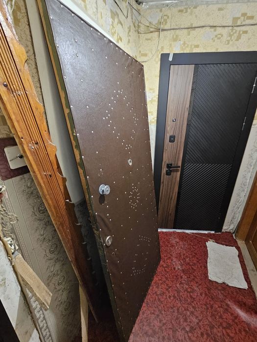 Прдам дверь деревянная
