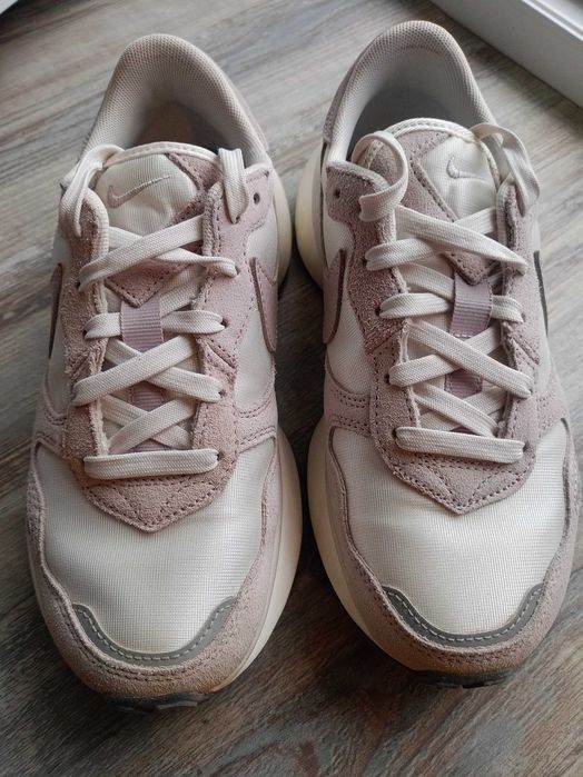 Дамски маратонки Nike