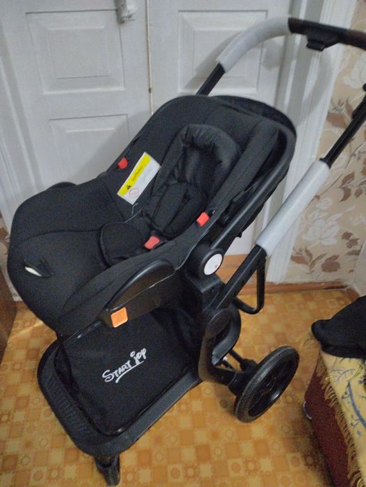 Коляска новая 3 в одном
