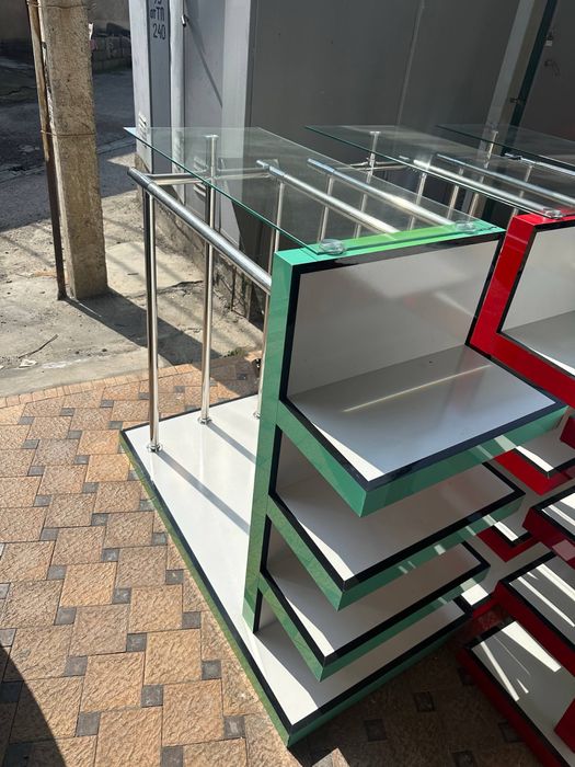 Торговые витрины для магазина (б/у, в хорошем состоянии)