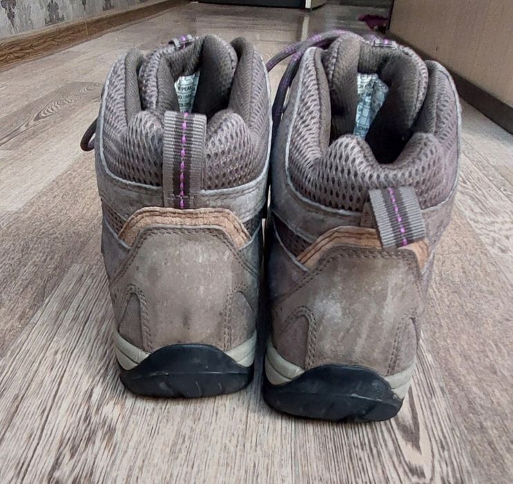 Продаю трекинговые ботинки