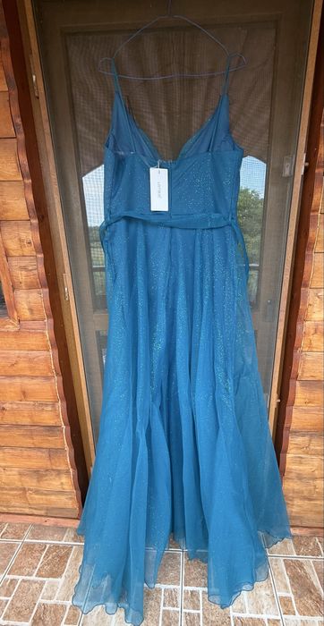 Rochie lunga albastra cu sclipici din tul