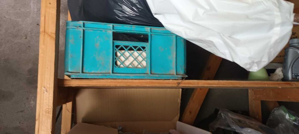 3 броя здрави ,сглобяеми,дървени стелажи