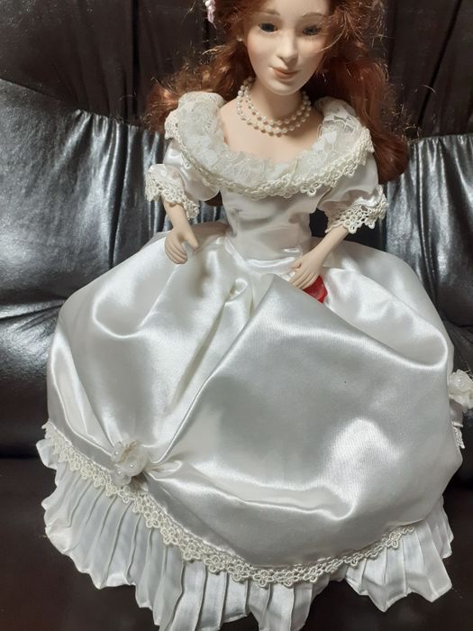 Кукла  порцеланова Макет на каляска  Landau