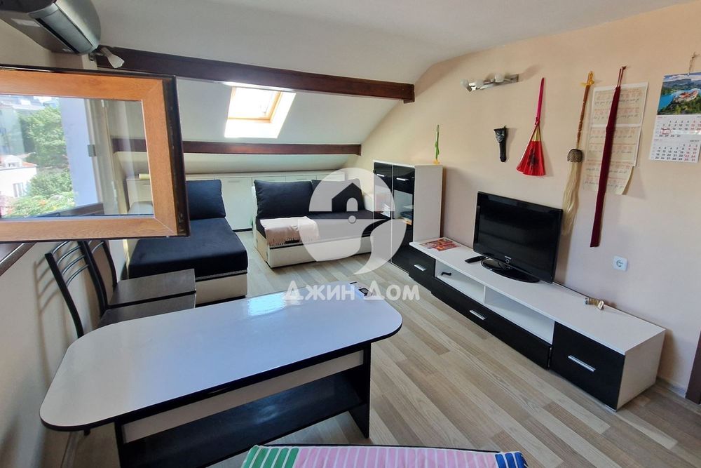 Продава се Тристаен апартамент в Бургас, Център - 60 кв.м за 1105 €/кв.м - Снимка #2