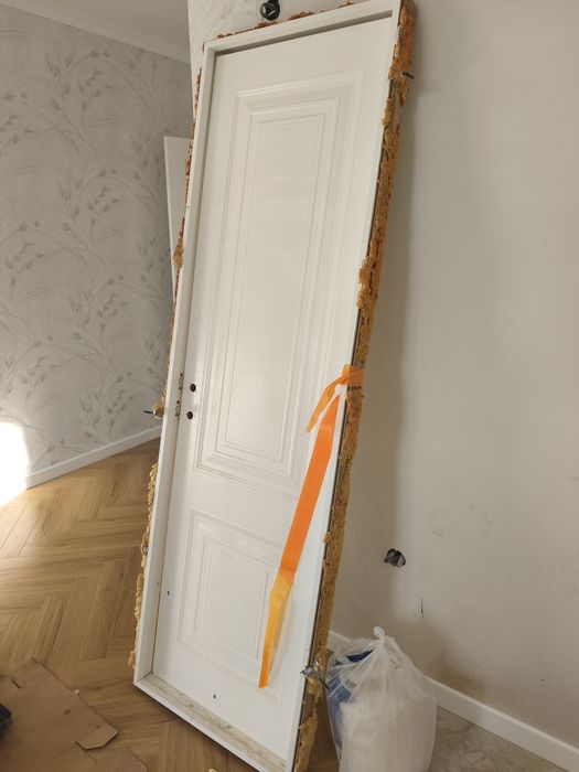 Продам дверь б/у в хорошем состоянии