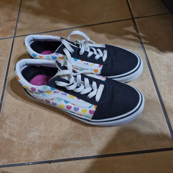 Tenisi Vans puratati o data