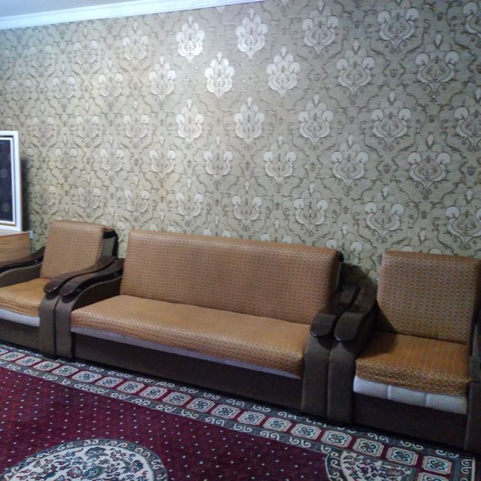 Диван с  двумя кресломи