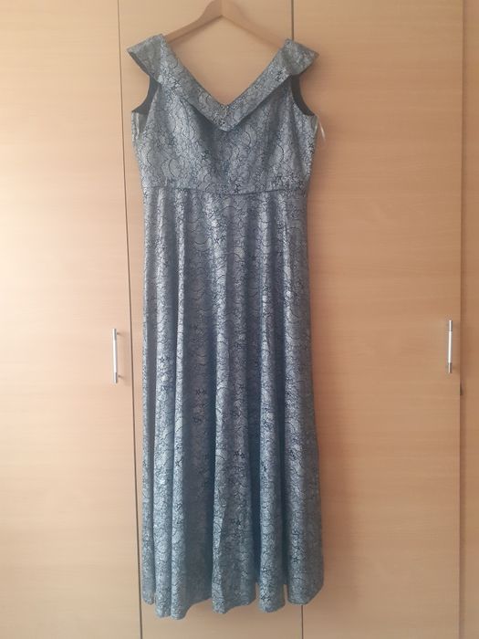 Vand rochie ocazie noua