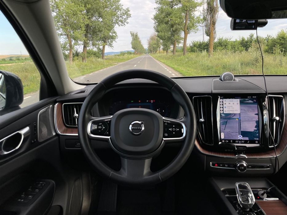 Vand VOLVO XC60 an fabr. 2023 disel electric km 79000.. masina este cumparata de la reprezentanta Volvo din Suedia .