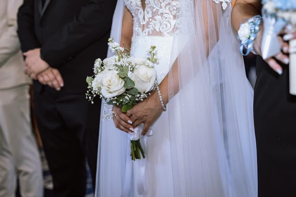 Vând rochie de mireasă cu capă inclusă!