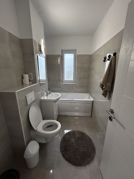 Inchiriez apartament 3 camere 2 bai si loc parcare + terasa