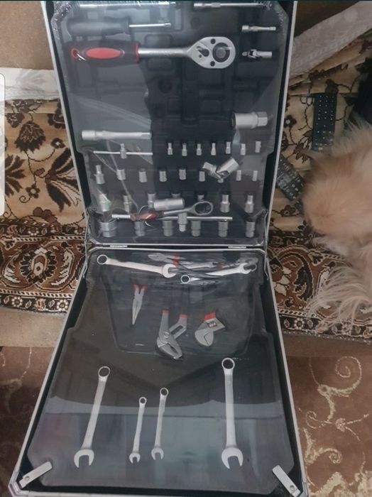 продается компактный набор инструментов