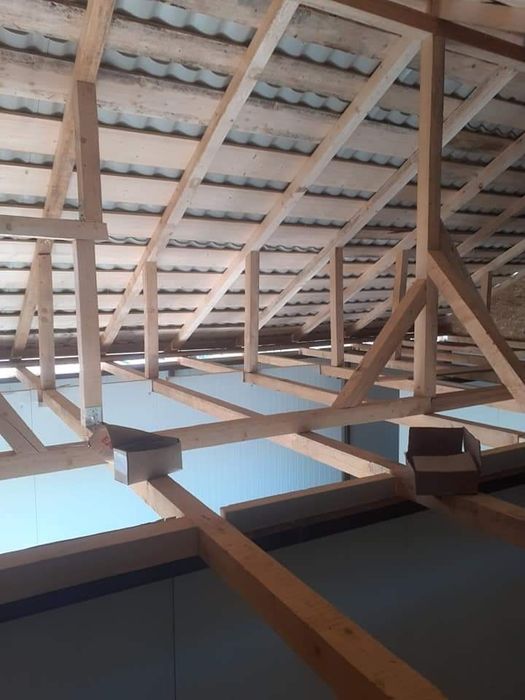 Vand containere stil casa din structura metalica