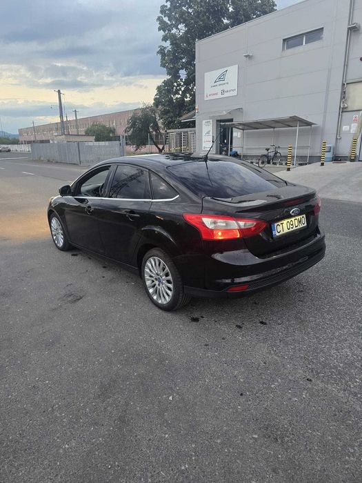 FORD Focus 2011 — imagine 5