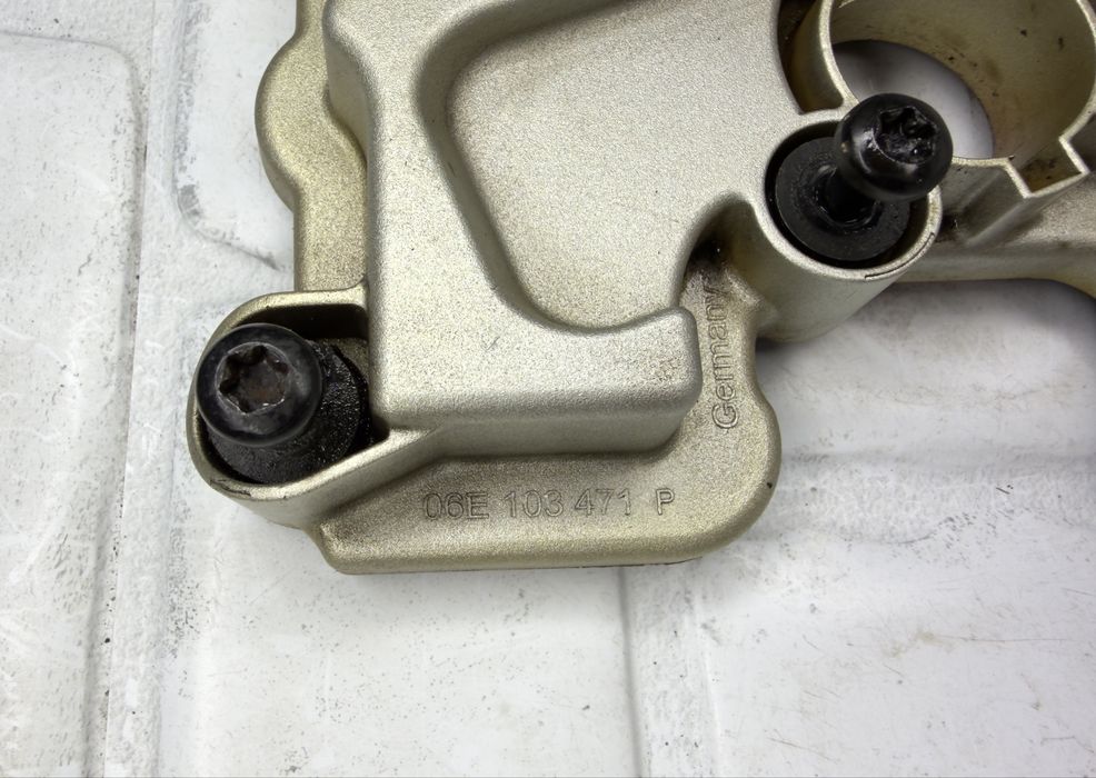 Капак двигател AUDI 3.0TFSI 06E103471P