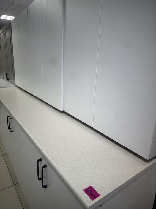 Кухонный гарнитур новый, белый, до потолка