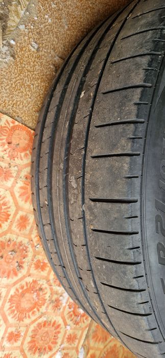 Vând cauciucuri 275 /45/R 21