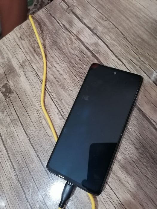 Samsung A52s 5G holati yangidek