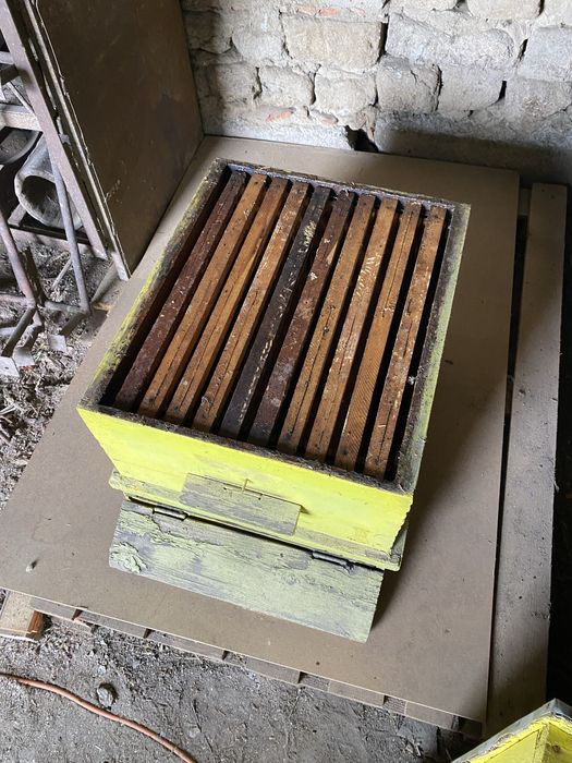 Продавам два  кошери Рут 10 рамкови