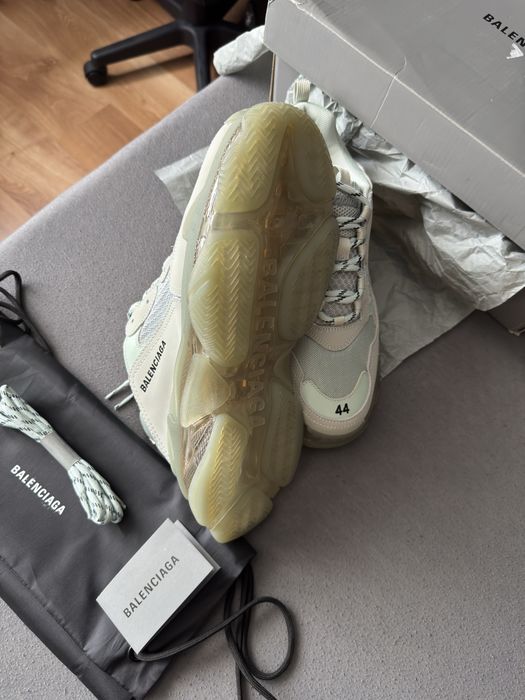 Balenciaga triple s clear sole