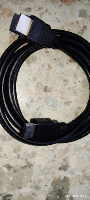 Кабель HDMI и VGA.