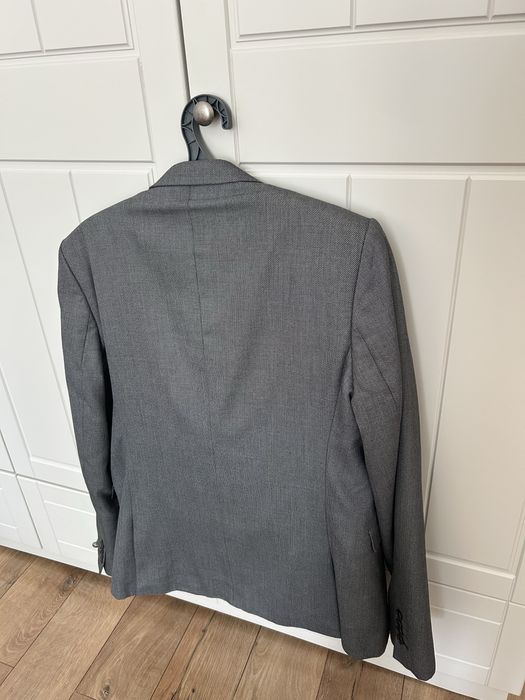 Продам мужские костюмы