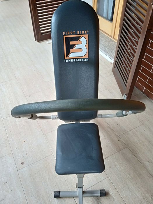 Banca fitness pentru abdomene