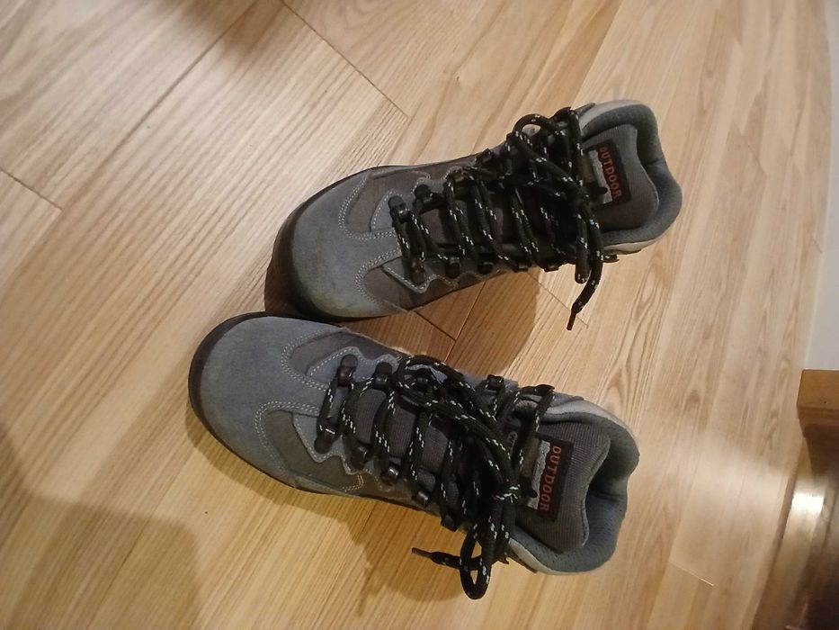 Bocanci munte Gri sport noi nepurtati nr 37