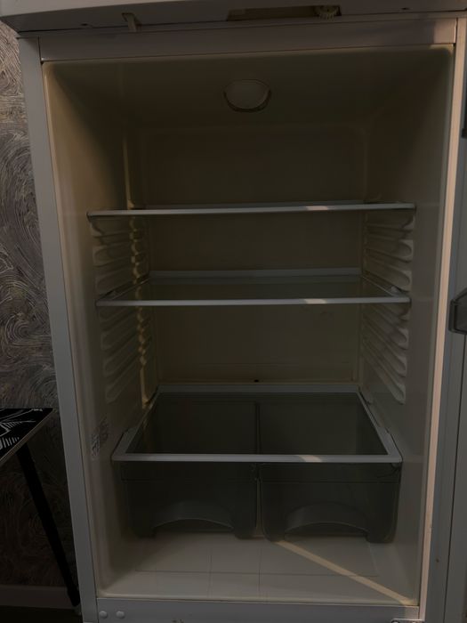 Холодильник рабочий, хорошее состояние