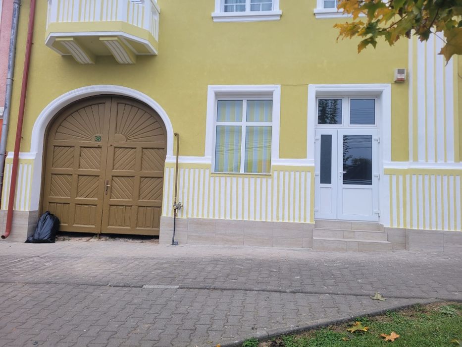 Spațiu de închiriat 40 m pătrați  în Reghin  zona central