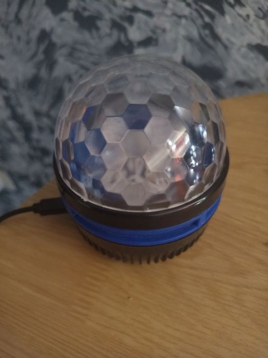 Led cu 6 lumini ,cu încărcător,cu telecomanda