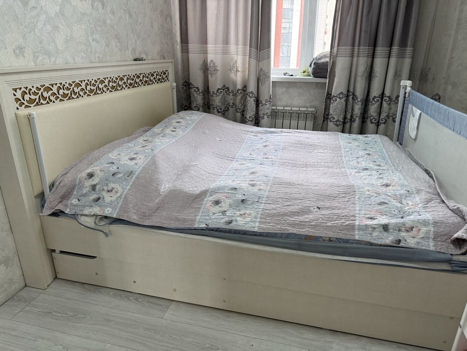 Кровать с матрасом