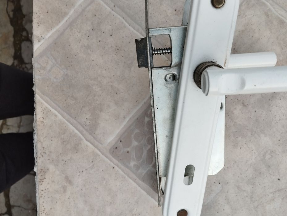 Дръжки с брави за врати