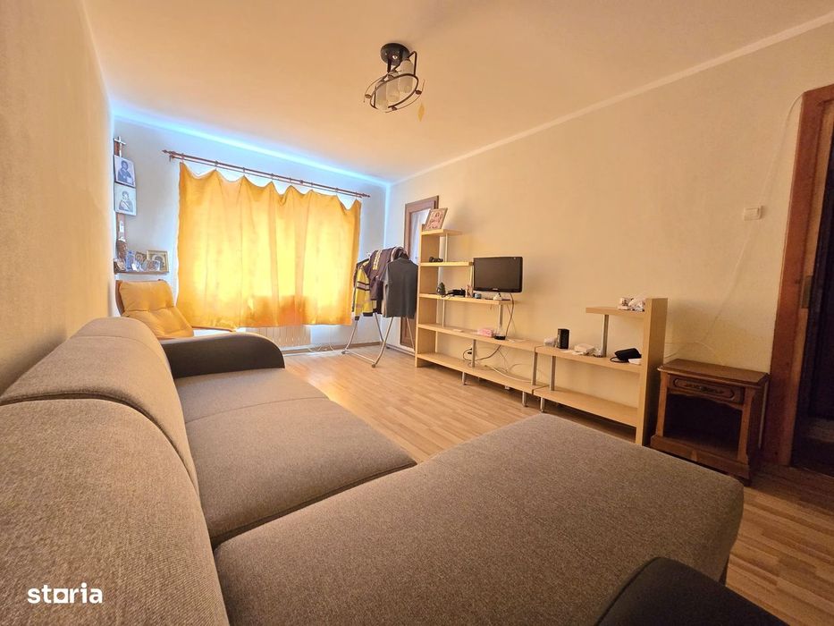 2 camere decomandate, Micro 17, etaj 3, zona Mall
