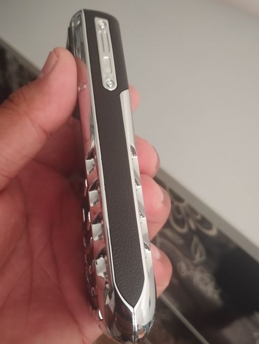 Vertu Ferrari телефоны для связи