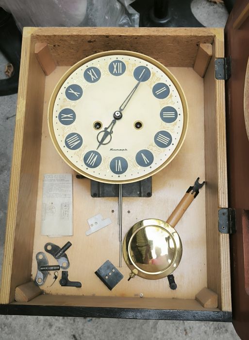 Настенные часы  в отличном состоянии