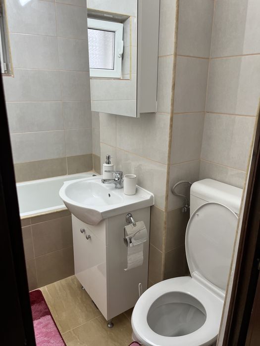 Inchiriez apartament in regim hotelier