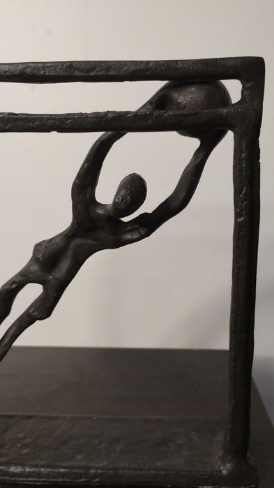 Метална статуетка – футболен вратар.