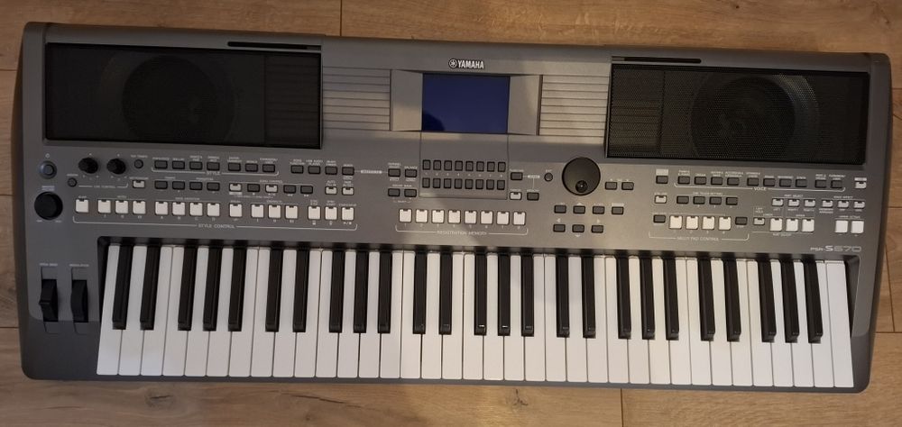 Yamaha PSR- S670