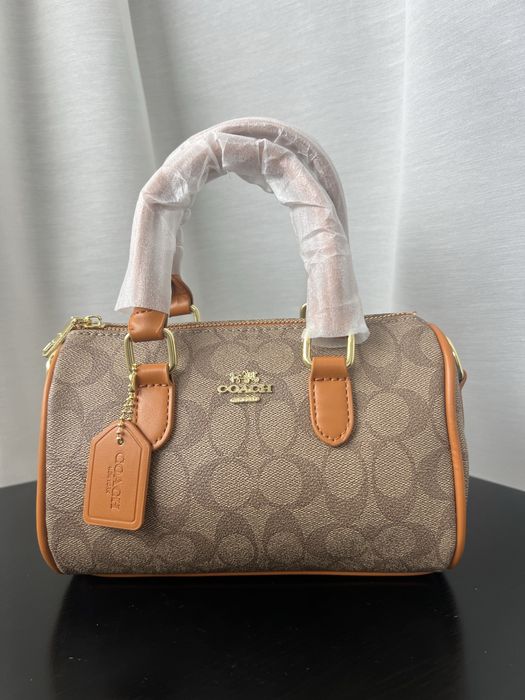 Geanta Coach maro cu imprimeu logo si detalii camel – stare noua
