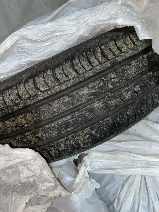 Продам комплект летней резины 195/65R15