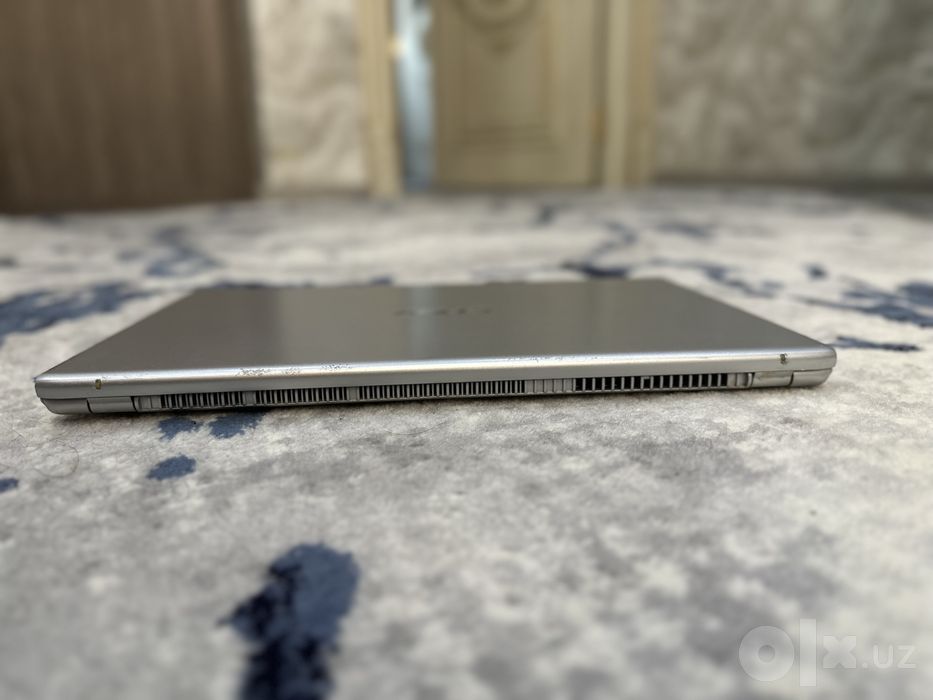 Asus vivobook. 15. I5