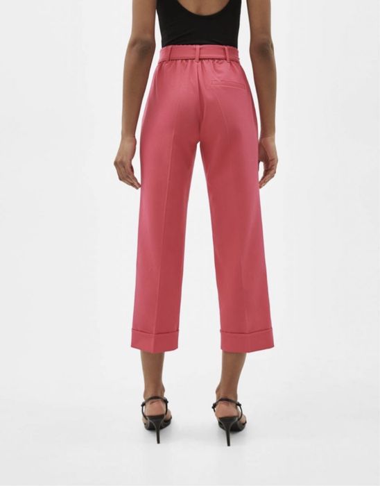 Costum dama fucsia nou cu eticheta Bershka XS