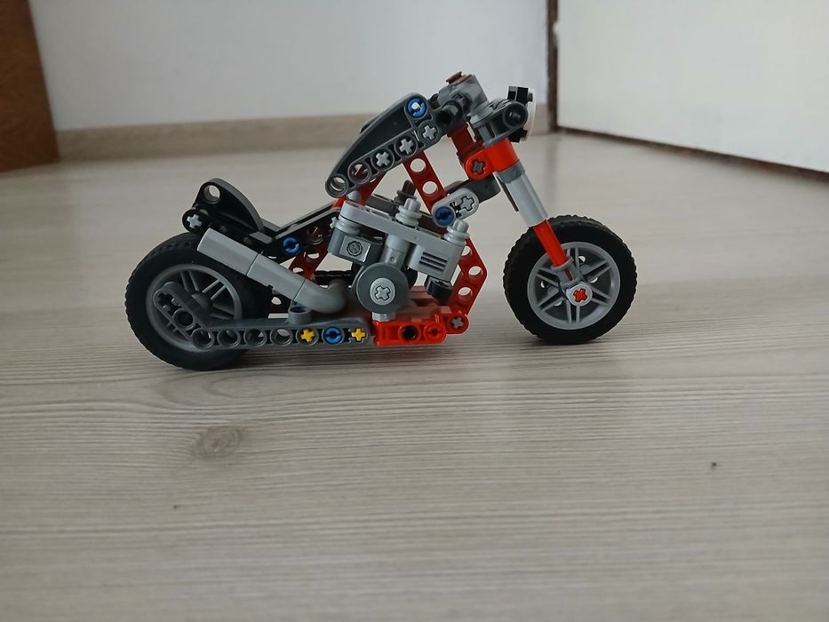 Lego Technic motocicletă